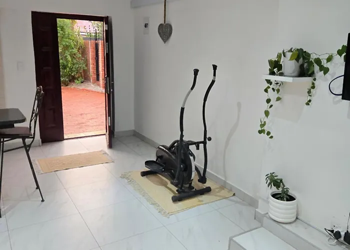 Oasiselfcatering Guest House