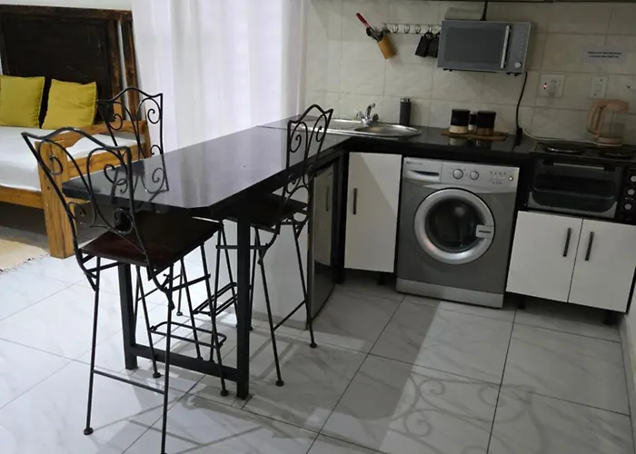 Oasiselfcatering Guest House