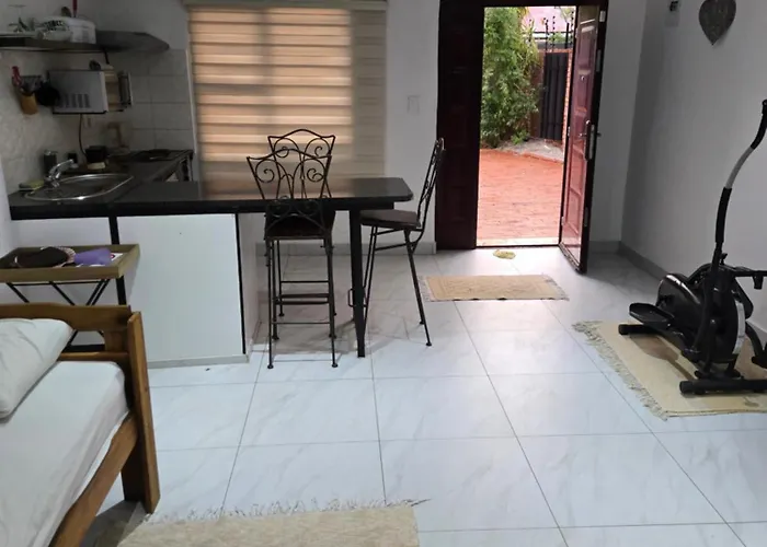 Oasiselfcatering Guest House